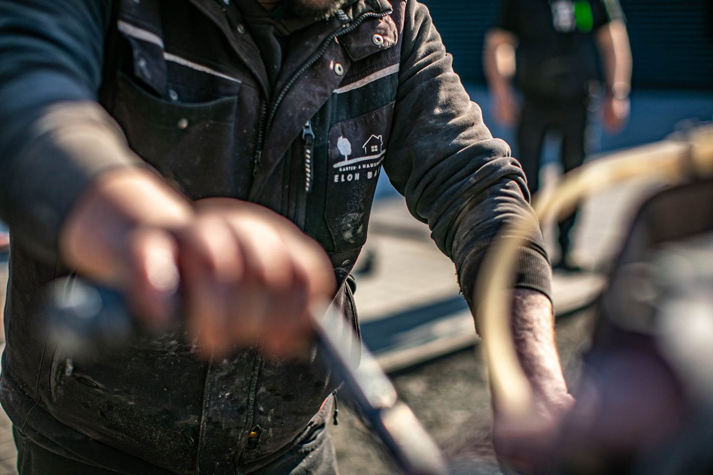 Garten- und Landschaftsbau mit klaren Linien